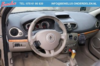 Renault Clio 1.6 Initale picture 5