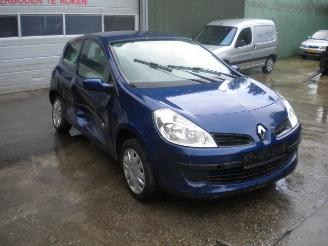 Renault Clio 1.2 16V Expression picture 2