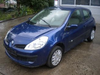 Renault Clio 1.2 16V Expression picture 1