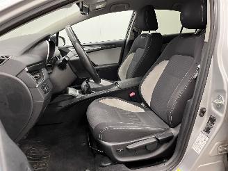 Toyota Avensis 1.6 D-4D-F Navi Clima picture 8