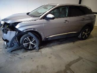 Coche siniestrado Peugeot 3008 1.2 THP 2019/4