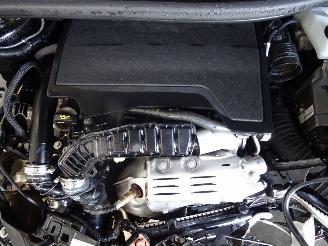 Peugeot 2008 1.2 THP picture 5