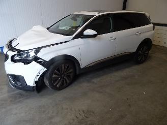 Salvage car Peugeot 5008 1.2 THP 2017/10