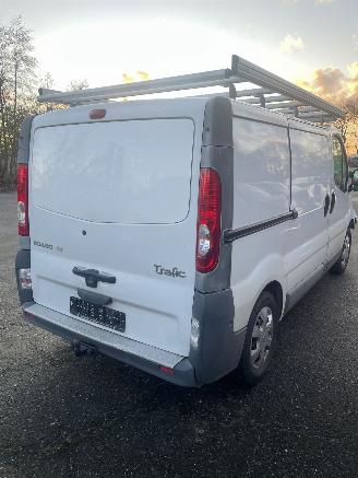 Renault Trafic 2.0 dci picture 3