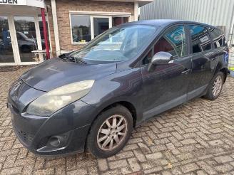 Renault Grand-scenic Grand Scenic III (JZ), MPV, 2009 / 2016 2.0 16V CVT picture 3