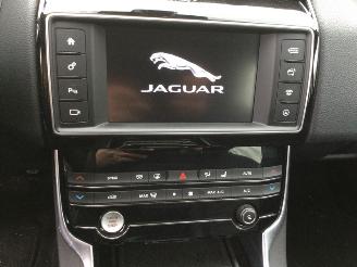 Jaguar XE 2.0 picture 9