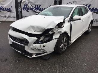 Coche accidentado Volvo V-40 Kinetic 2014/5