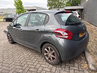 Peugeot 208  picture 3