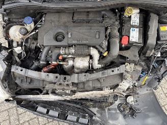 Peugeot 208  picture 7