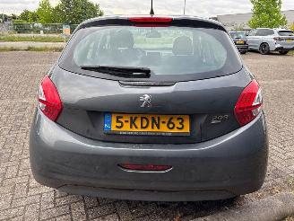 Peugeot 208  picture 4