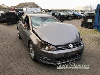 uszkodzony samochody osobowe Volkswagen Golf Golf VII (AUA), Hatchback, 2012 / 2021 1.0 TSI 12V BlueMotion 2015/10