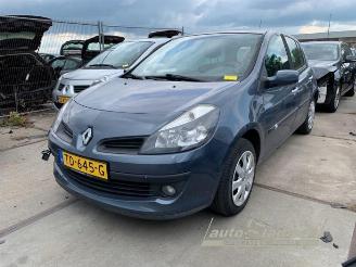 demontáž osobní automobily Renault Clio Clio III (BR/CR), Hatchback, 2005 / 2014 1.2 16V 75 2006/7