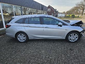 Opel Astra 1.6 CDTI 110 16V Combi/o  Diesel 1.598cc 81kW (110pk) FWD picture 2