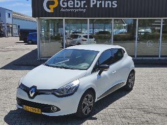 Unfallwagen Renault Clio 0.9 Energy TCE 90 12V Hatchback 4Dr Benzine 898cc 66kW (90pk) FWD 2015/5