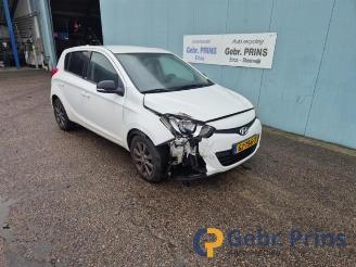 uszkodzony samochody osobowe Hyundai I-20 i20, Hatchback, 2008 / 2015 1.1 CRDi VGT 12V 2014/10