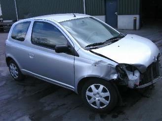 Toyota Yaris 1.0 16 v picture 3