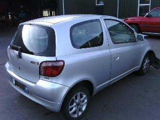 Toyota Yaris 1.0 16 v picture 3