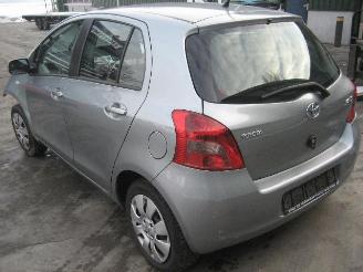 Toyota Yaris 1.3 16v automaat picture 2