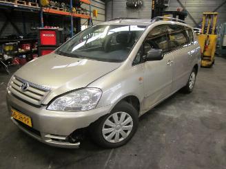 Toyota Avensis-verso 2.0 16v picture 1