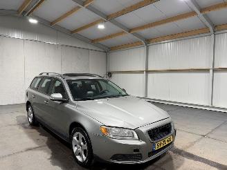 Volvo V-70 2.4 D5 136kW  Automaat Leder Kinetic picture 3