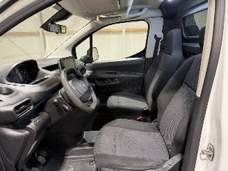 Peugeot Partner 1.2PT 81kW Premium picture 13
