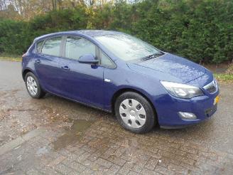 Coche accidentado Opel Astra ASTRA 1.7 CDTI BNS.ED 2012/2