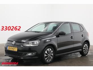 Vaurioauto  passenger cars Volkswagen Polo 1.4 TDI BlueMotion Navi Airco Cruise PDC AHK 2015/6