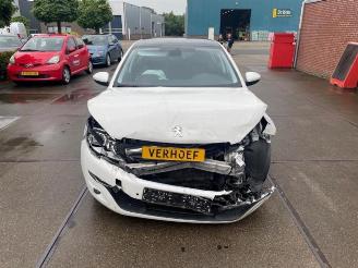 Coche siniestrado Peugeot 308 308 (L3/L8/LB/LH/LP), Hatchback 5-drs, 2013 / 2021 1.6 16V THP 2014/7
