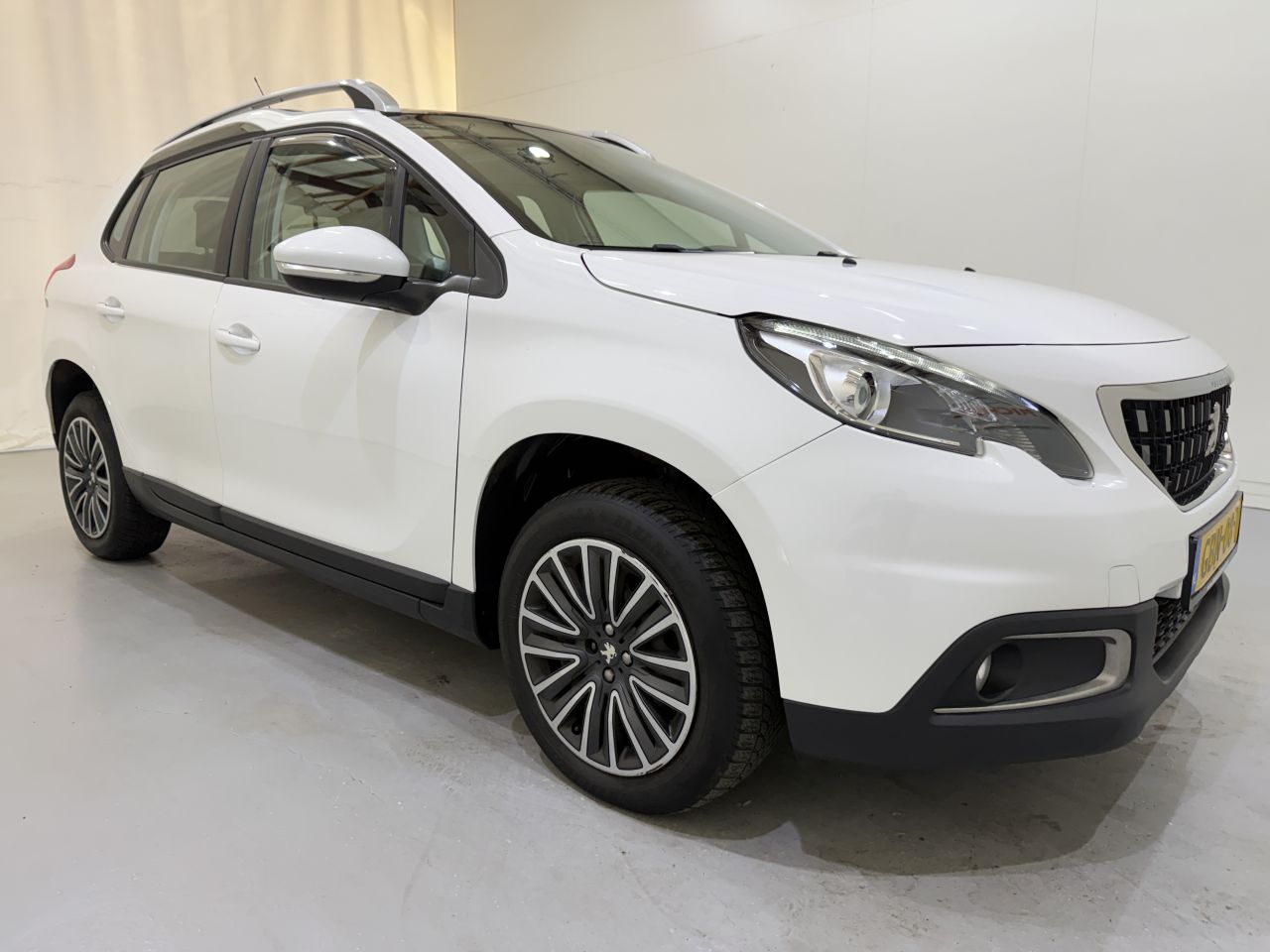 Peugeot 2008 1.2 PureTech 110 Allure · 2017
