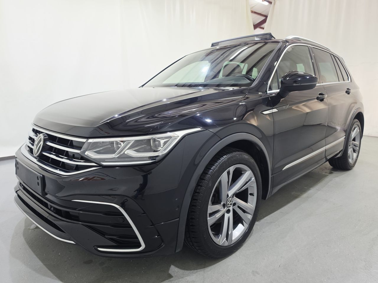 Volkswagen Tiguan R-Line 1.5 TSI DSG Pano Navi Memor · 2021