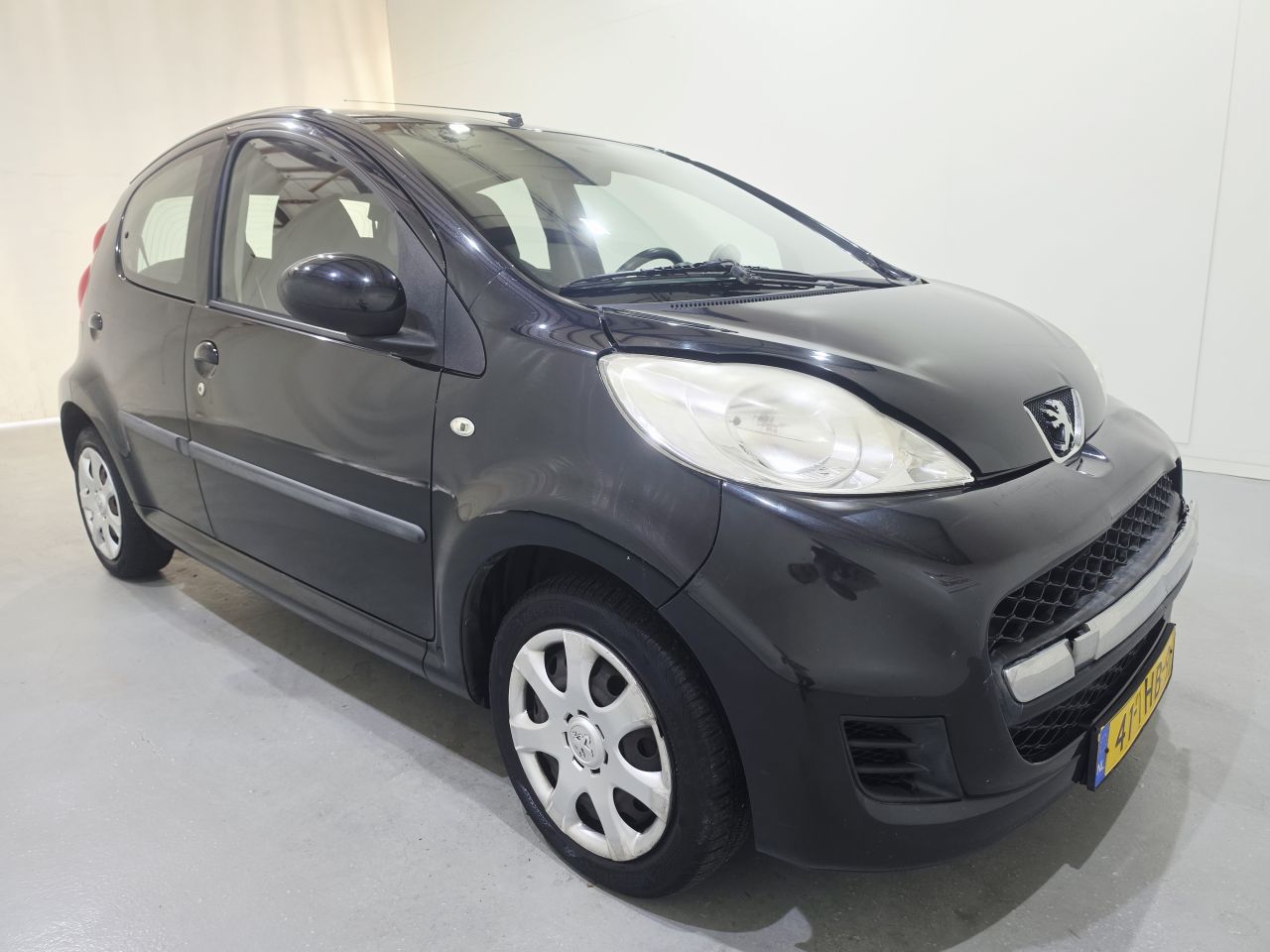 Peugeot 107 1.0-12V Blue Lease 5Drs 50Kw · 2012