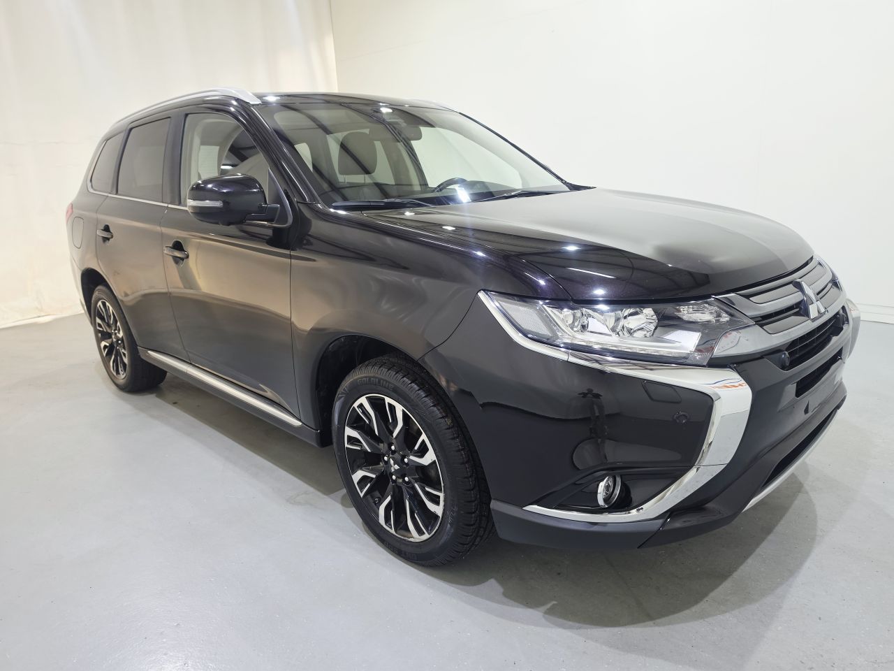 Mitsubishi Outlander 2.0 PHEV Instyle+ 4WD149Kw Bjr.201 · 2018