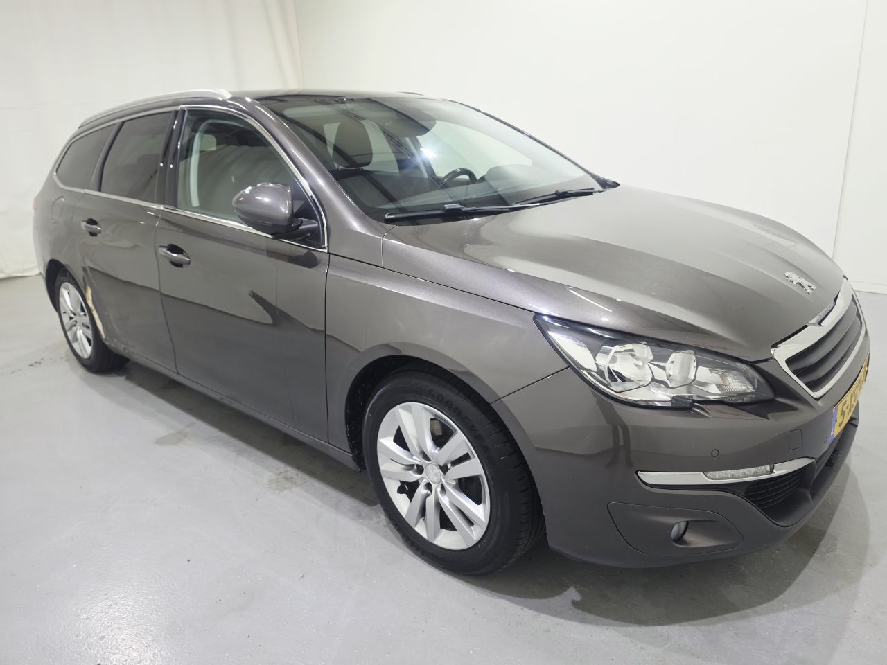 Peugeot 308 SW 1.2 E-THP Blue Lease Executive · 2014