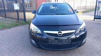 Opel Astra Astra J Sports Tourer (PD8/PE8/PF8), Combi, 2010 / 2015 1.4 Turbo 16V picture 2
