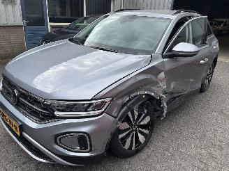 Voiture accidenté Volkswagen T-Roc 1.0 TSI    Move 2023/9