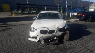 BMW 1-serie 2012 BMW 118D Sport picture 4