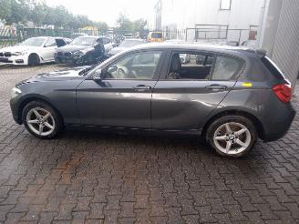 BMW 1-serie 2018 BMW 118i picture 4