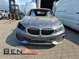 Vrakbiler auto BMW 1-serie 1 serie (F40), Hatchback, 2019 116i 1.5 TwinPower 12V 2021/4