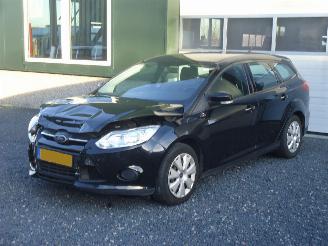 krockskadad bil auto Ford Focus Wagon 16 TI - VCT Trend Airco Cruise Navi 2012/6