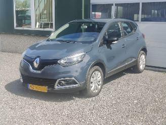 krockskadad bil auto Renault Captur 0.9 TCe Expression Navi 2017/5