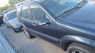 Mercedes ML ML I (163), SUV, 1998 / 2005 400 4.0 CDI V8 32V picture 3