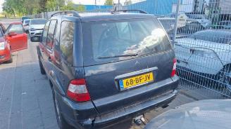 Mercedes ML ML I (163), SUV, 1998 / 2005 400 4.0 CDI V8 32V picture 4