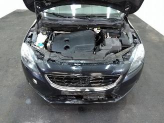 Volvo V-40  picture 3
