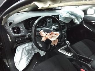 Volvo V-40  picture 33