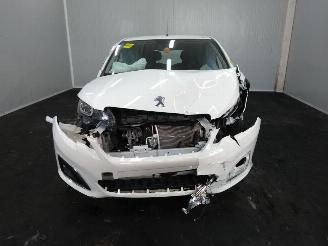 Peugeot 108  picture 12