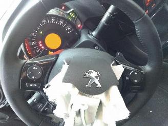 Peugeot 108  picture 20