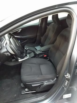 Volvo V-40  picture 11