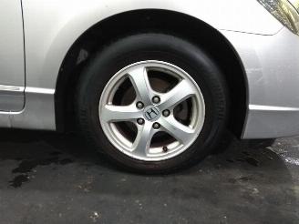 Honda Civic HYBRID picture 3