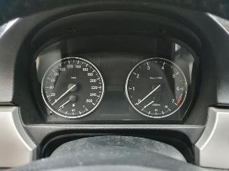 BMW 3-serie E90 LCI 316i picture 17