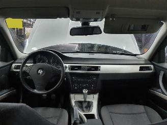 BMW 3-serie E90 LCI 316i picture 12